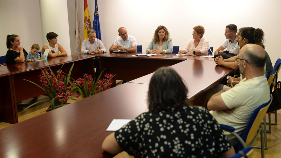 El gobierno acompañará a las familias de Pedroso a Educación el martes