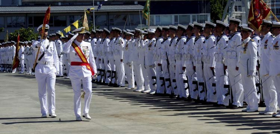 Jura de bandera de más de 250 marineros