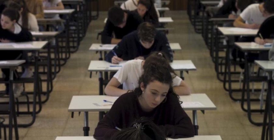 Más de 660 alumnos iniciaron ayer la Selectividad en Ferrol en una jornada sin incidencias