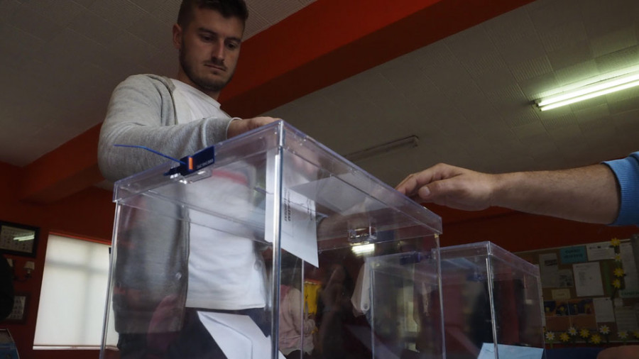 Casi 160.000 vecinos de Ferrolterra podrán votar hoy en las autonómicas
