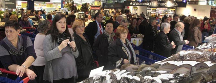 La apertura al público de Carrefour reunió ayer en Parque Ferrol a más de 35.000 personas