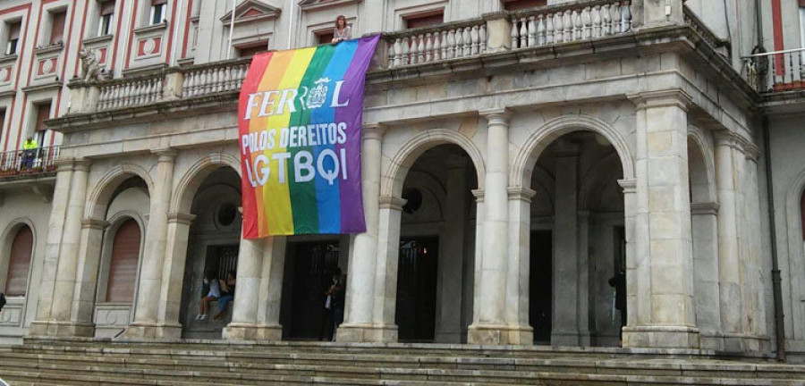 Los concellos de la comarca se suman a la celebración del  Día del Orgullo Gay