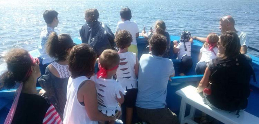 Éxito rotundo de las rutas en barco llevadas a cabo por la ría aresana durante el mes de julio