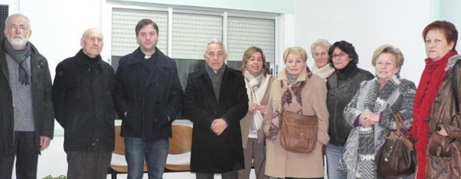 MUGARDOS - El primer centro municipal solidario abrió ayer sus puertas en el antiguo ambulatorio médico de O Seixo