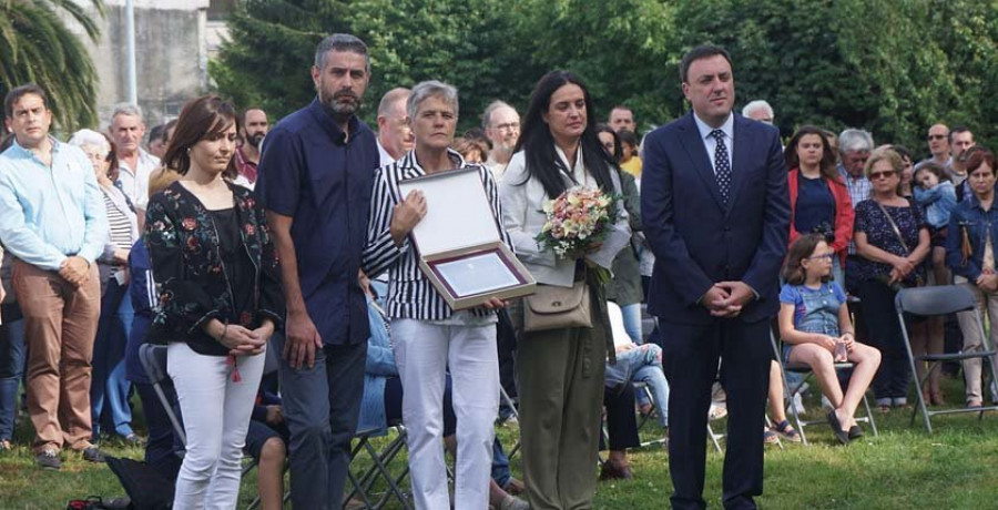 As Pontes se vuelca con el tributo a Antón Ferreiro en el parque Lesneven