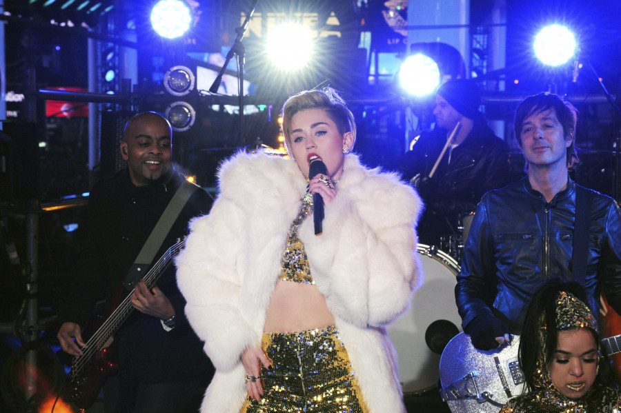 Miley Cyrus pide ayuda a Pedro Sanchez para unirse contra el coronavirus