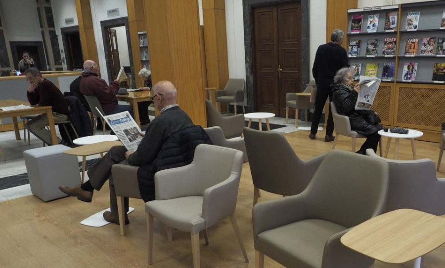 La biblioteca de la plaza de España renueva su mobiliario y la distribución de áreas