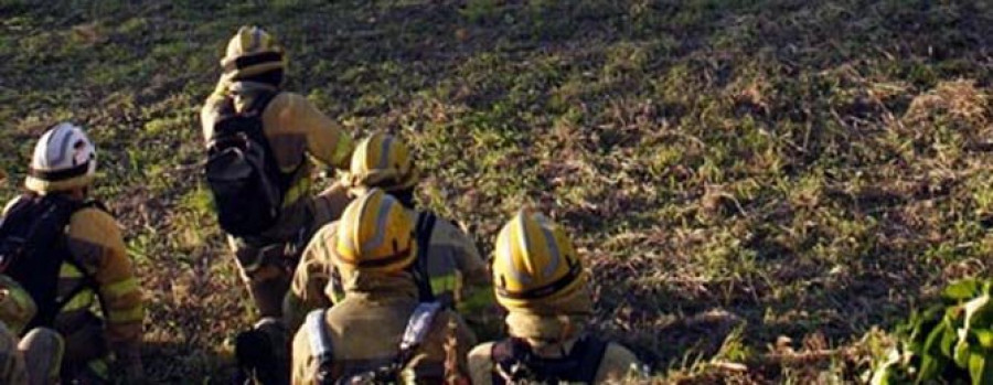 Un incendio forestal moviliza a un amplio operativo en Valón