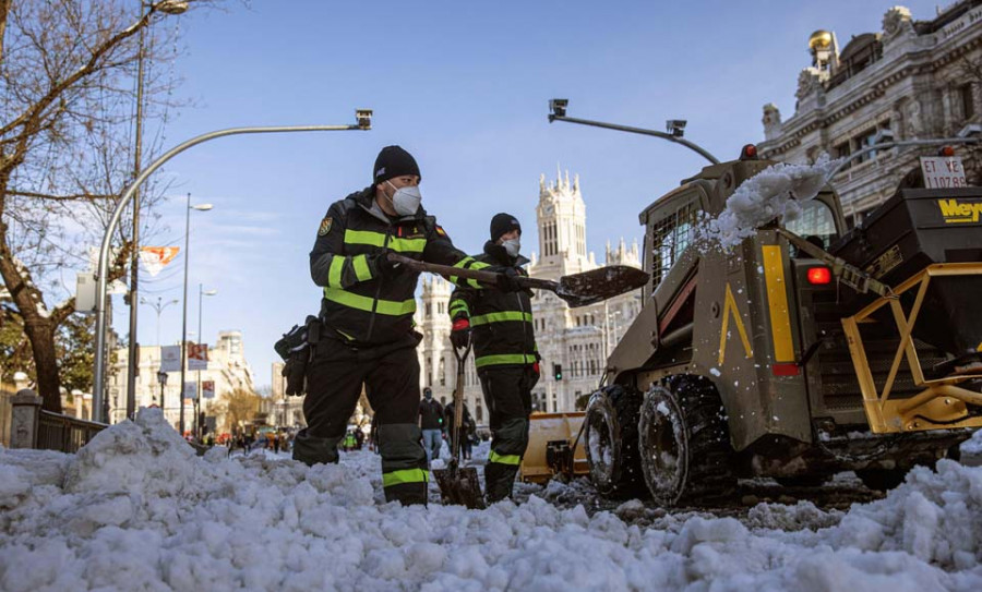 El hielo se convierte en la mayor amenaza tras la marcha del temporal