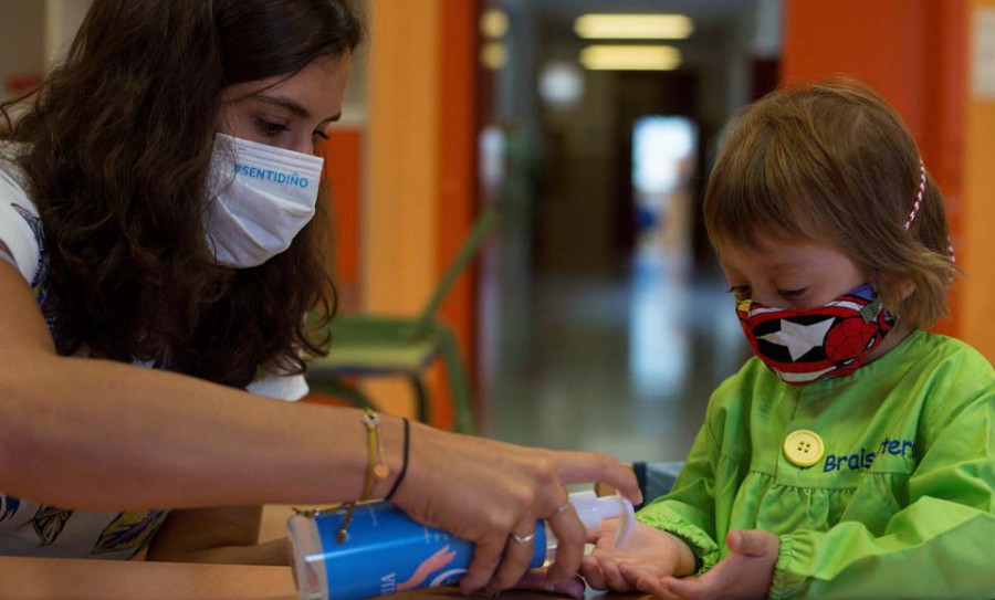 Una escuela infantil de Celanova cierra por un positivo mientras se elevan los casos en los centros gallegos