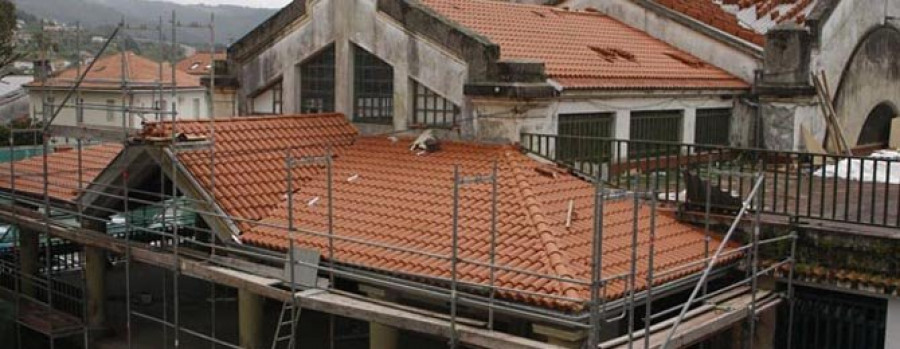 Aprobado el convenio para la reforma del tejado del mercado de Pontedeume