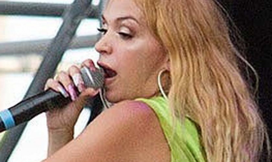 La cantante Bad Gyal no quiere “ser un modelo” pero no puede “evitarlo”