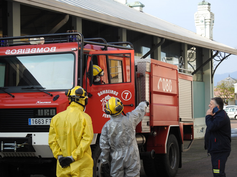 Rescatan en Ferrol a un hombre que se cayó sobre una mesa de cristal y quedó atrapado en ella