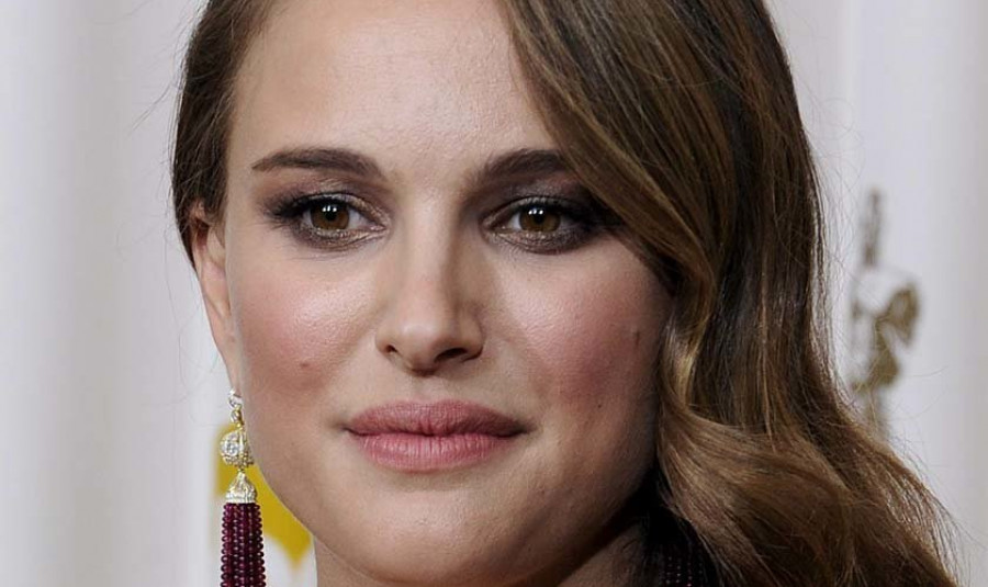 Natalie Portman protagoniza y dirige una cinta sobre dos gemelas