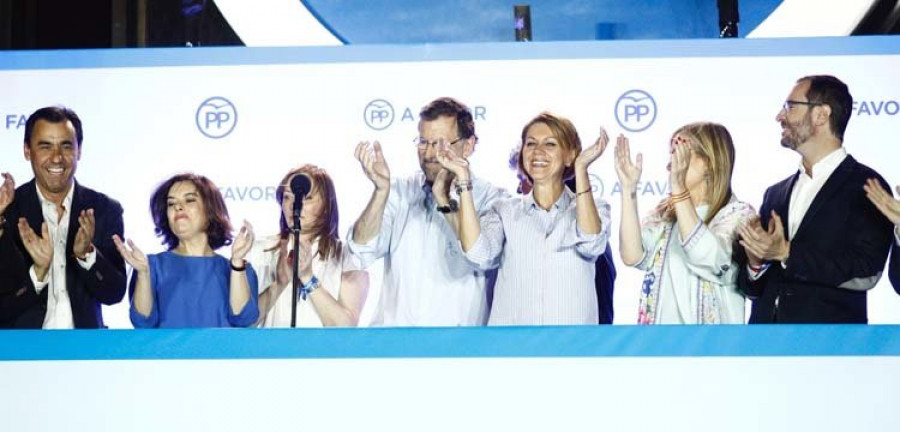 Rajoy reclama el derecho del PP a gobernar al ganar las elecciones
