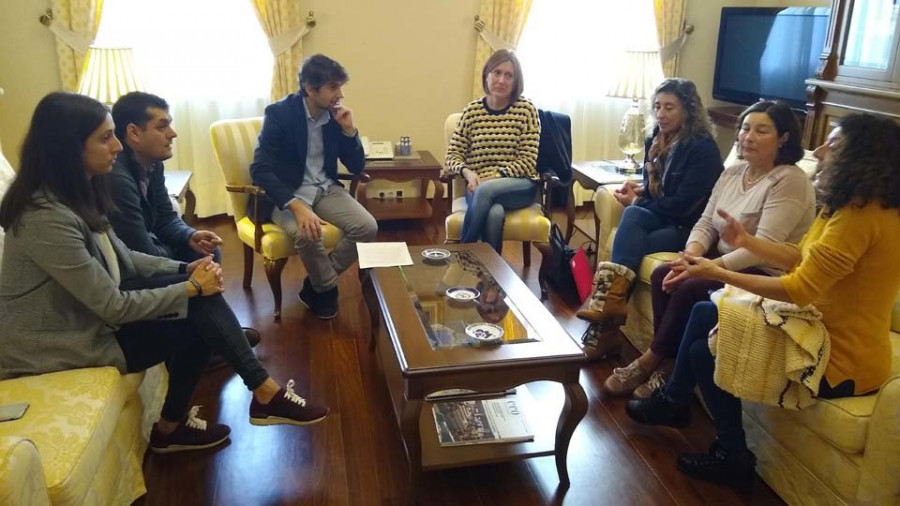 Los trabajadores de los PAC de Ferrol buscan el apoyo de la corporación a sus demandas