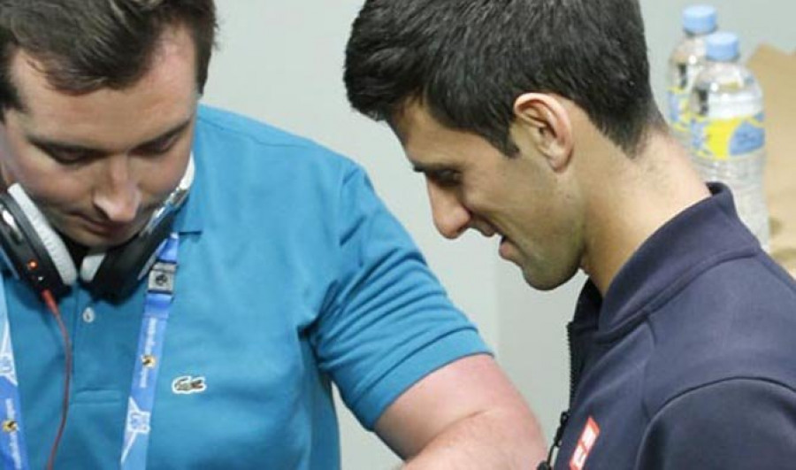Djokovic reparte chocolates y echa de menos a Del Potro