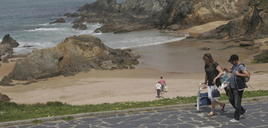 A Frouxeira opta al reconocimiento de playa más accesible de España