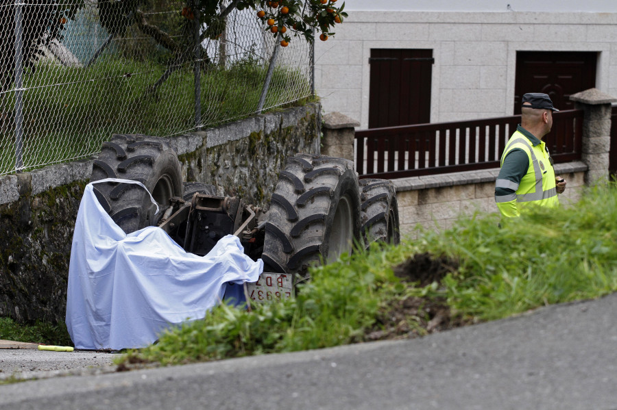 Muere un octogenario tras volcar un tractor agrícola en Valga