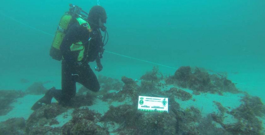 Buzos de la base naval de A Graña investigan el galeón de Ribadeo