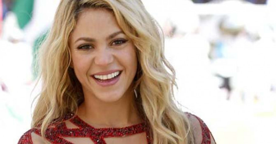 Shakira aporta su granito solidario para los niños en el Camp Nou