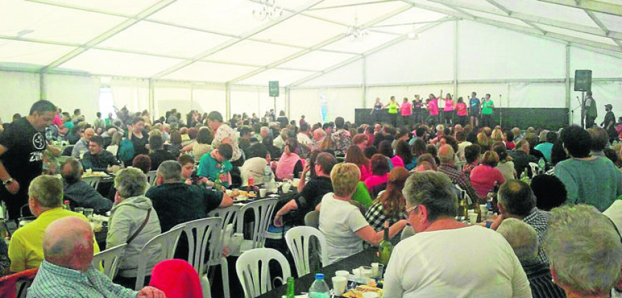 La Mostra de Asociacións de Valdoviño reunió en Loira a más de medio millar de vecinos