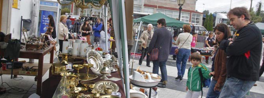 Éxito de público en el Mercado Local Xusto celebrado ayer en San Saduriño