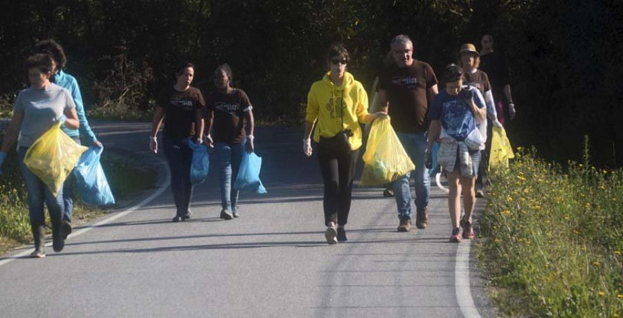 San Sadurniño se suma al Proxecto Ríos con la retirada de 100 kilos de basura del Xuvia