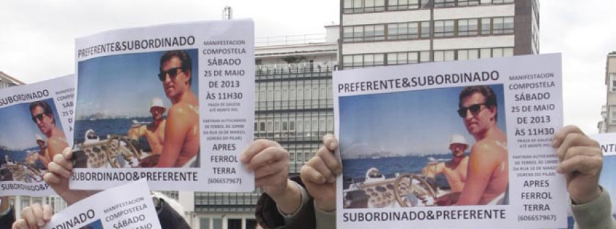 Clientes de NCG Banco protestan por el cierre de una sucursal en horario de atención al público