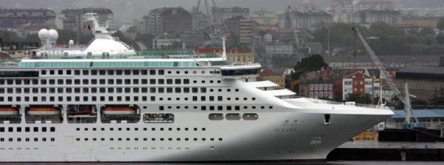 La escala del “Oceana” eleva a más de 8.000 los cruceristas en 2013