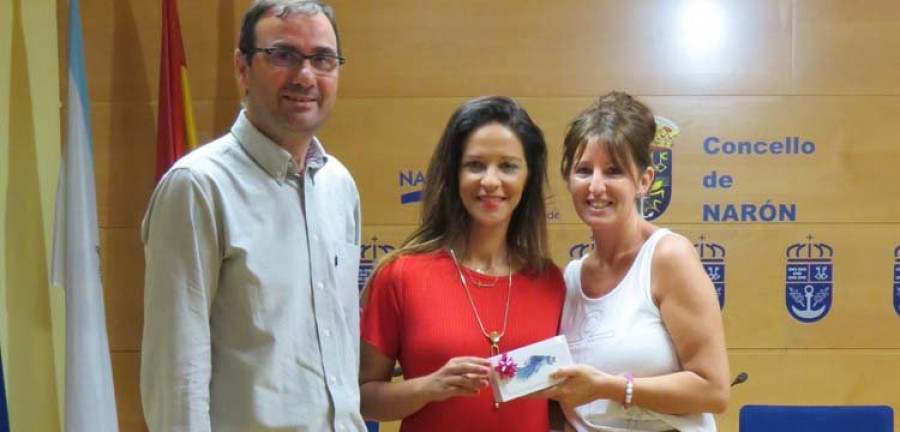 Entrega del premio de la campaña “Comercio de Narón, te Iphone”