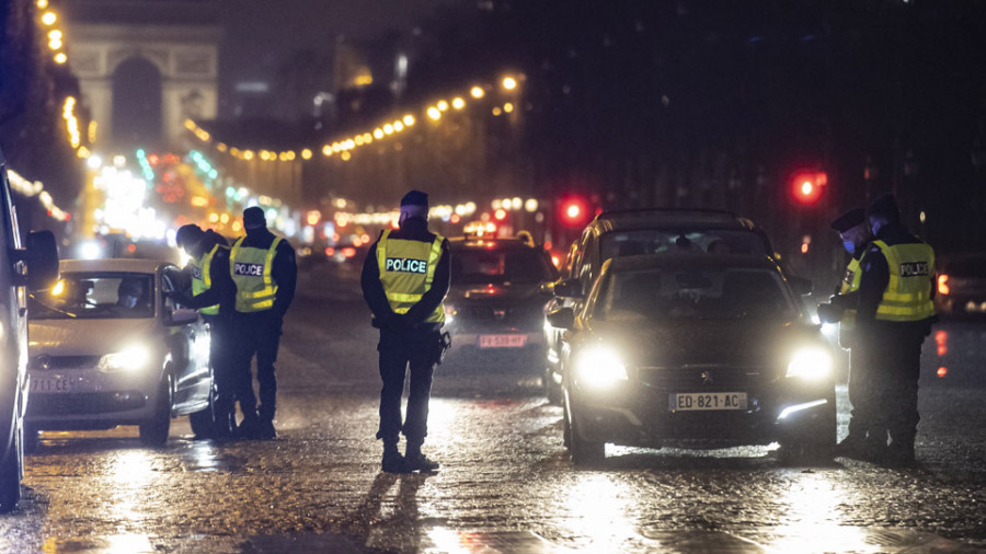 Francia agiliza su lucha contra el virus con la entrada en vigor de un toque de queda ampliado