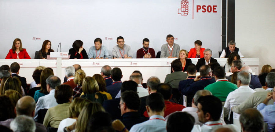 Siete barones socialistas piden que solo se abstengan once diputados