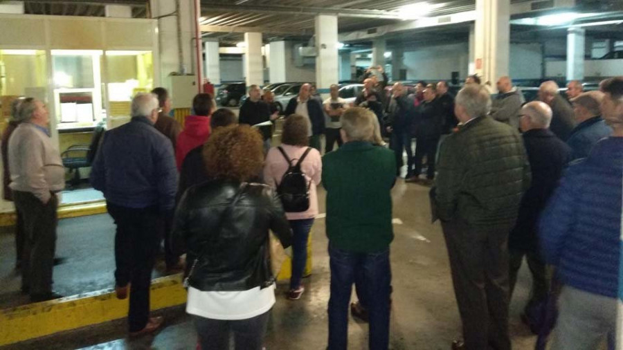Los usuarios del parking de Porta Nova protestan contra su anunciado cierre