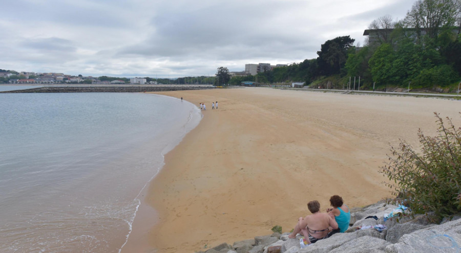 Sanidade recomienda no bañarse en más de 20 playas por niveles de E.coli