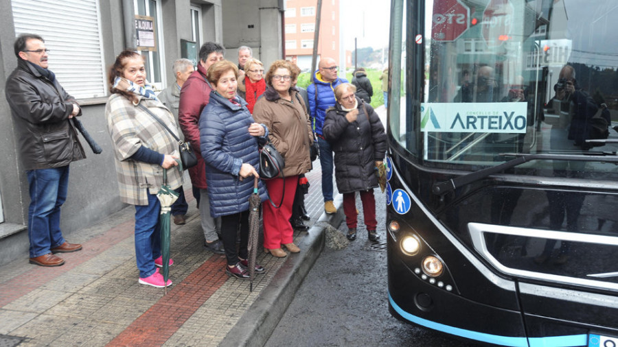 Arteixo acordará con los vecinos el horario de los buses de la zona rural