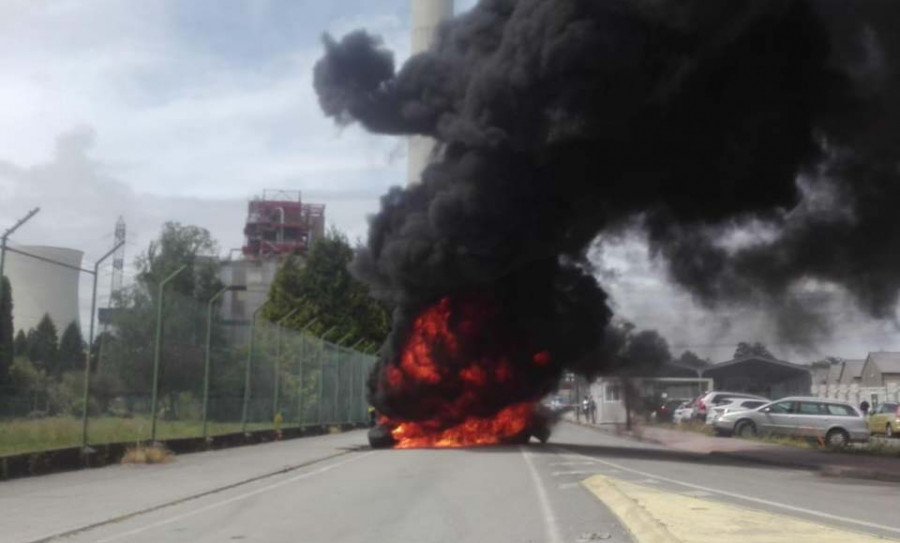 El colectivo de transportistas de carbón retoma las protestas por el cierre de la planta de As Pontes