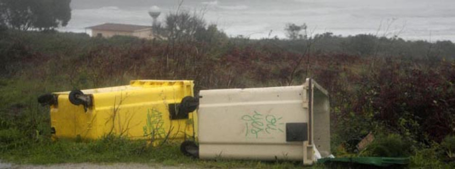 El temporal inundó viviendas y provocó caídas de árboles y desprendimientos en todo Ferrol