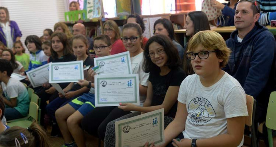 El CEIP Os Casais de Fene puso en marcha ayer el programa “Titorías entre iguais”