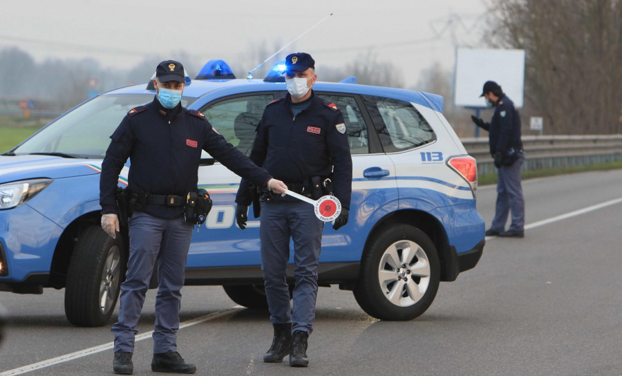 Francia prepara más hospitales y encarga mascarillas frente al coronavirus