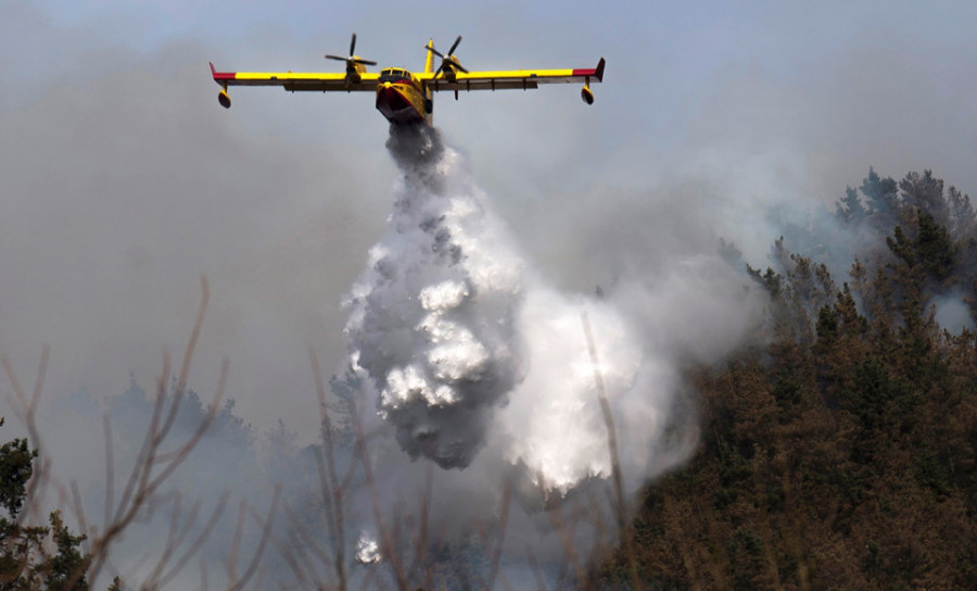 Cantabria lucha contra casi medio centenar de incendios forestales