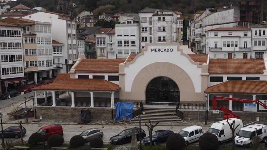 Pontedeume ultima los flecos de las obras del Mercado municipal