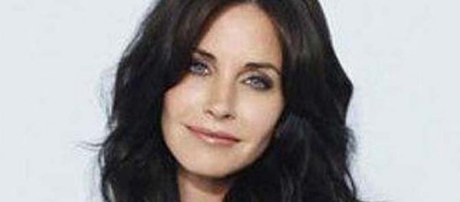 Courteney Cox viaja a Londres para apoyar a su novio