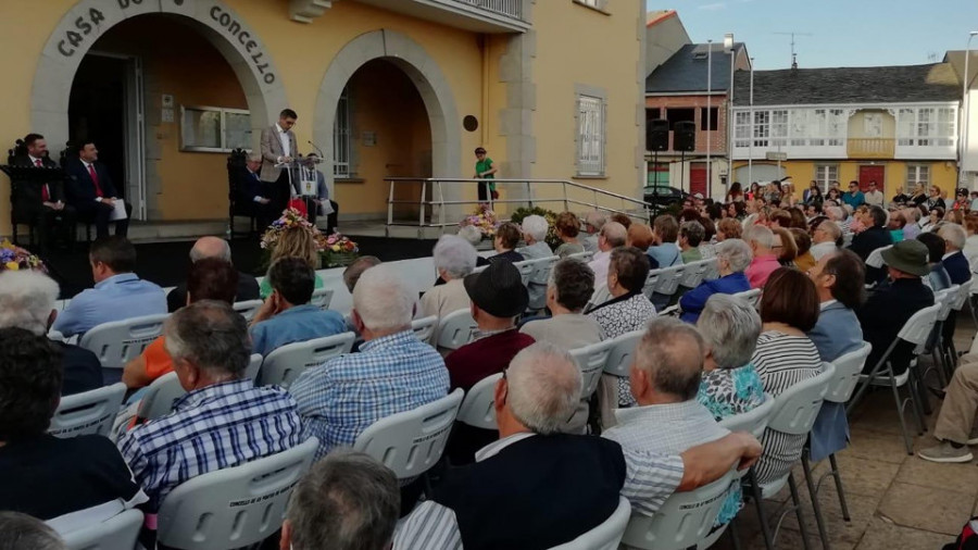 El pueblo pontés se viste de fiesta