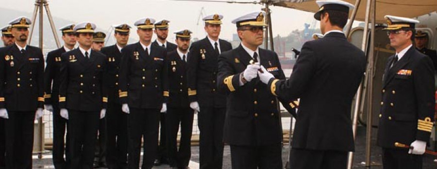 Enrique Delgado Roig asume el mando de la fragata “Álvaro de Bazán”