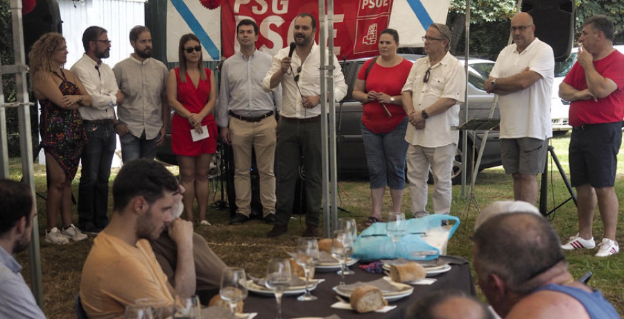 Los socialistas de la comarca confraternizaron en su tradicional comida de verano