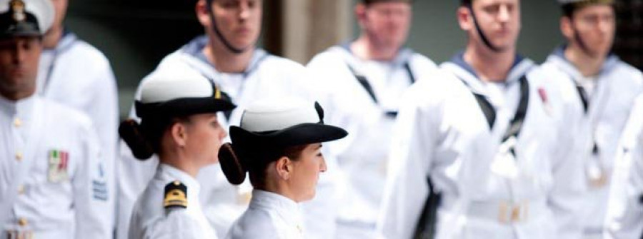 Australia recibe el buque militar más grande que ha tenido su Marina