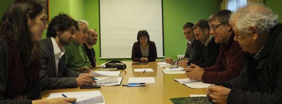 Las deficiencias  en los servicios  de transporte  unen a la comarca
