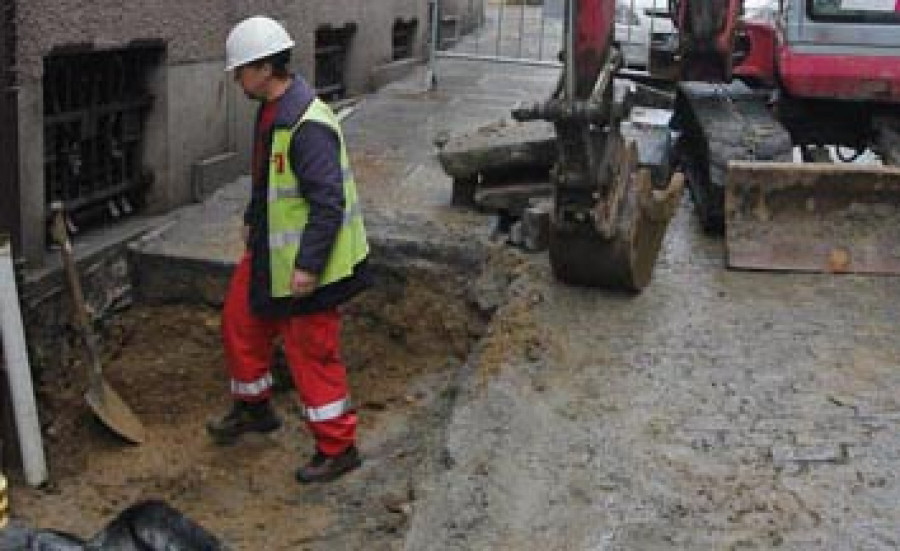 El Concello acomete la reparación del pavimento de la calle del Hospital