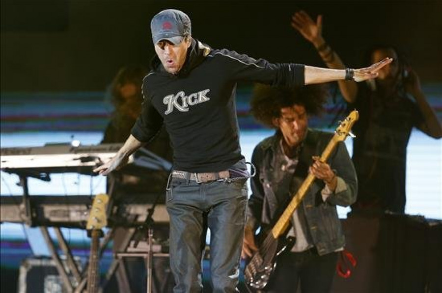 Enrique Iglesias dice que los hispanos son un "gran motor" de Estados Unidos